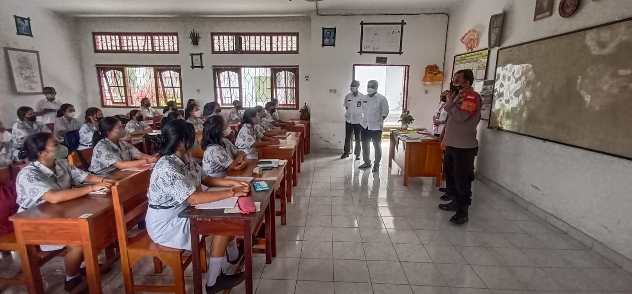 podiumnews.com-PTM di SMA Negeri 1 Penebel Sesuai Prokes